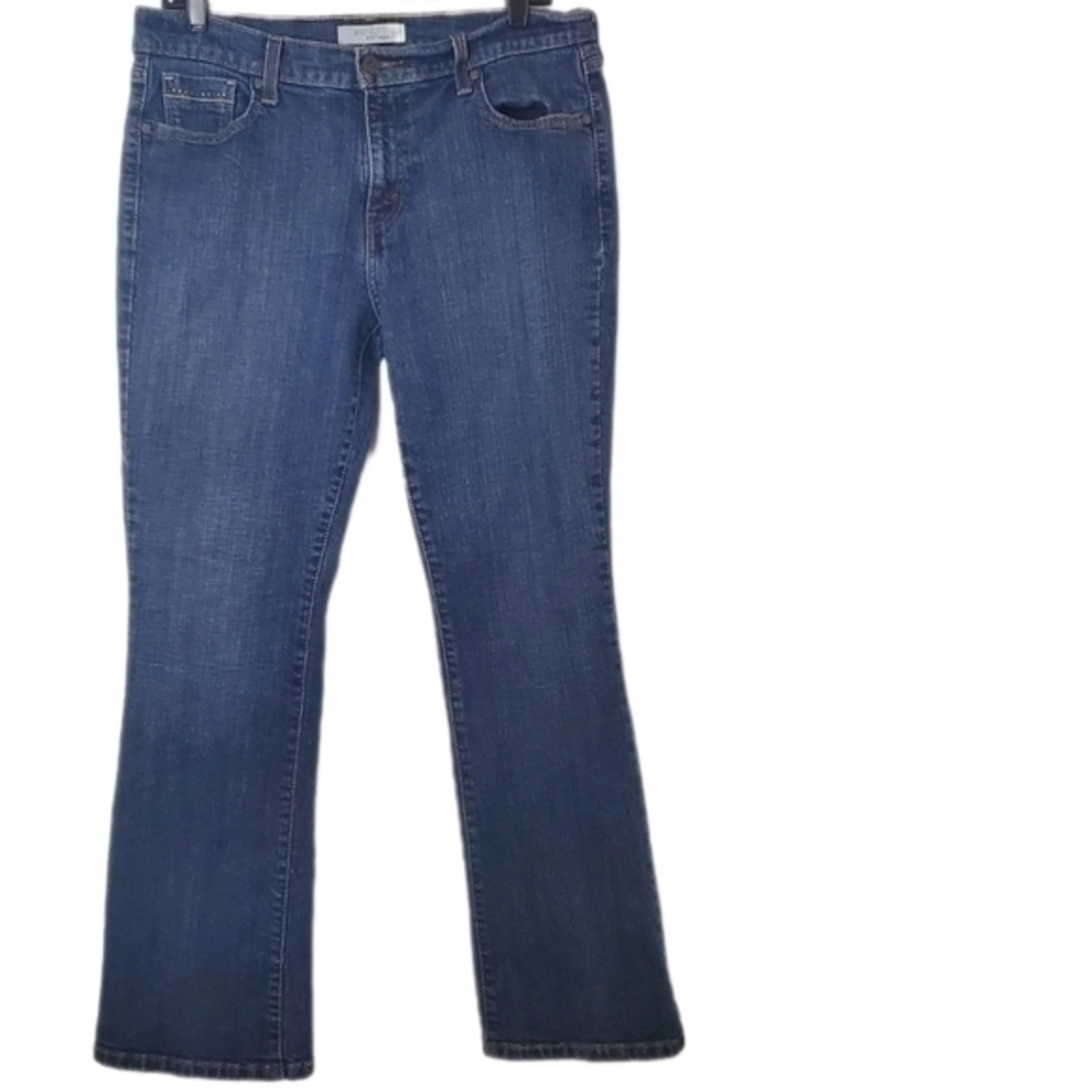 Levi's Women's 515 Classic Boot Cut Jean in Medium Blue‎ Denim